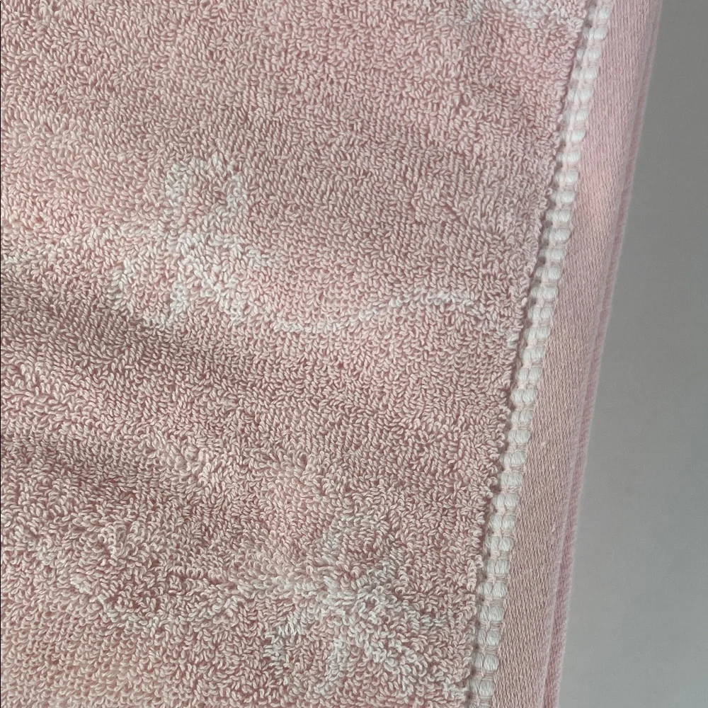 Cupcakes and Cashmere Bath Towels Pink with White Bows Soft Cotton Set of 2 NEW